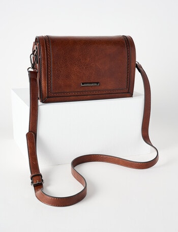 Pronta Moda Full Flap Crossbody Bag, Tan product photo