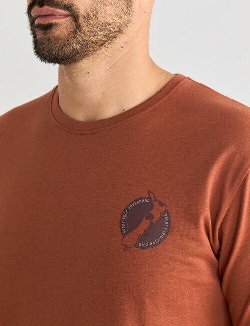 Kauri Trail Short Sleeve Tee, Rust product photo View 04 L