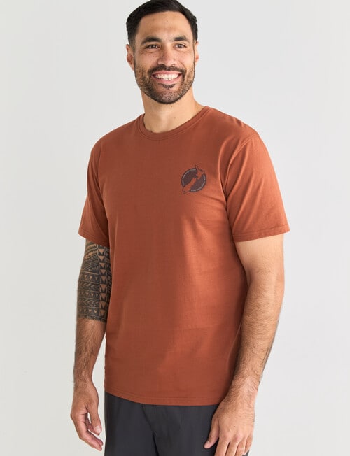 Kauri Trail Short Sleeve Tee, Rust product photo View 05 L