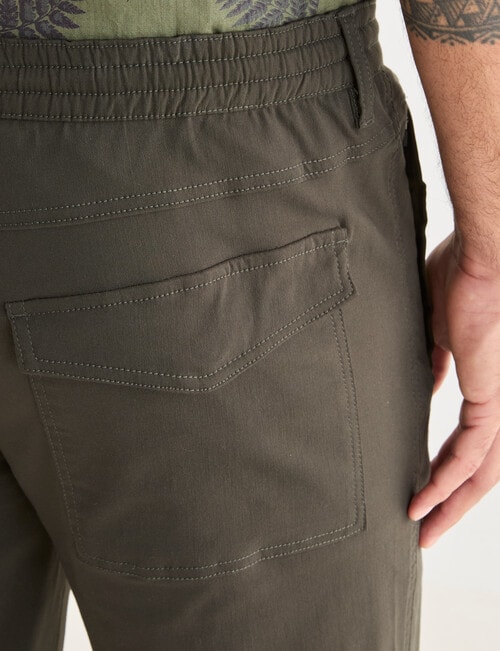 Kauri Trail Tread Pant, Olive product photo View 04 L