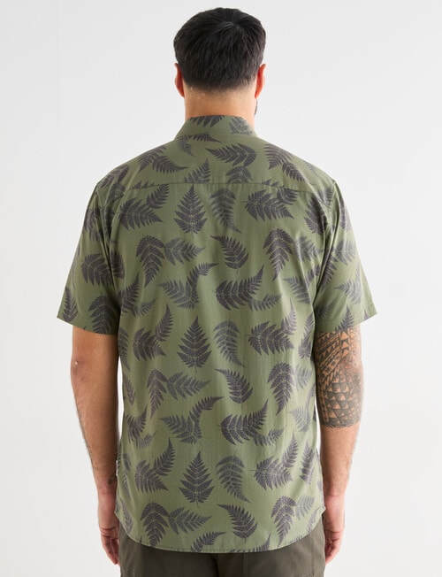 Kauri Trail Fern Print Short Sleeve Shirt, Khaki product photo View 02 L