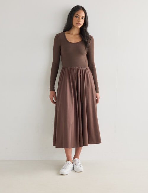 Whistle Long Sleeve Round Neck Rib Dress, Chocolate product photo View 03 L
