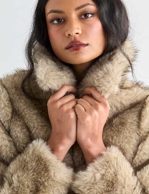 Whistle Faux Fur Zip Up Jacket, Natural product photo