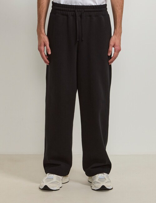 AIR SPACE Relaxed Trackpant, Black product photo View 05 L