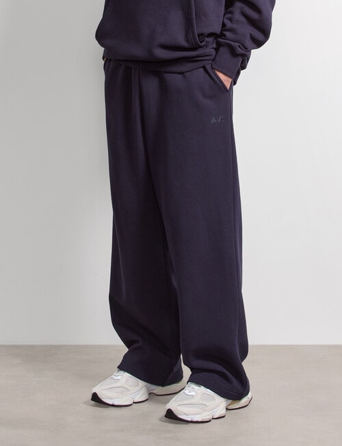 AIR SPACE Relaxed Trackpant, Navy product photo View 05 L