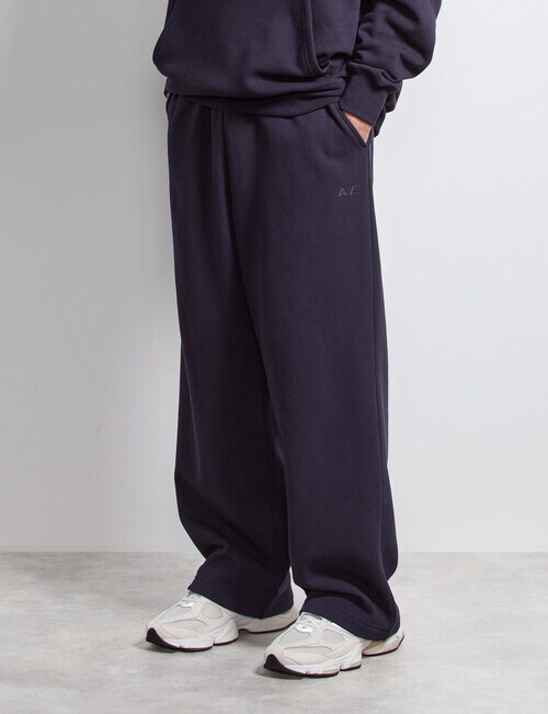 AIR SPACE Relaxed Trackpant, Navy product photo View 05 L