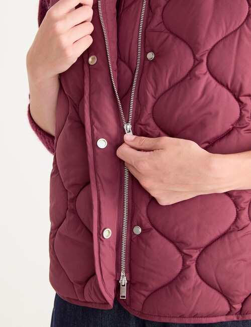 Jigsaw Barrow Puffer Vest, Plum product photo View 08 L