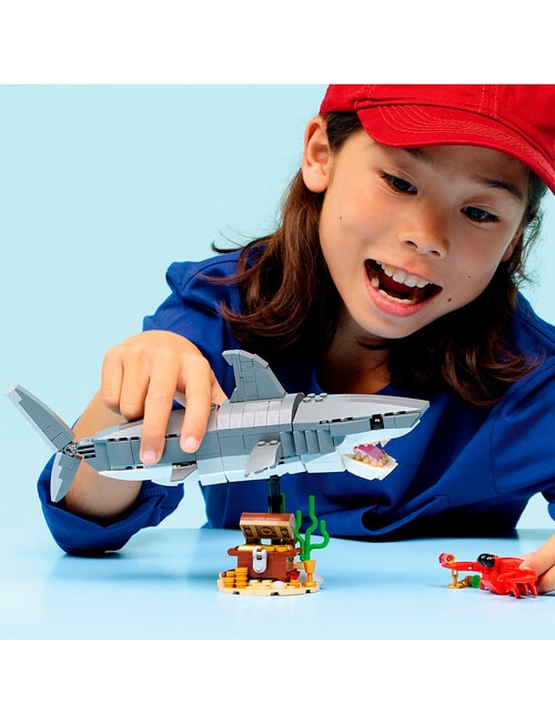 LEGO Creator 3-in-1 Fierce Shark with a Treasure Chest, 31381 product photo View 11 L