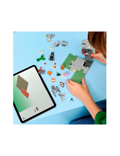 LEGO Minecraft The Pale Garden, 21586 product photo View 12 L