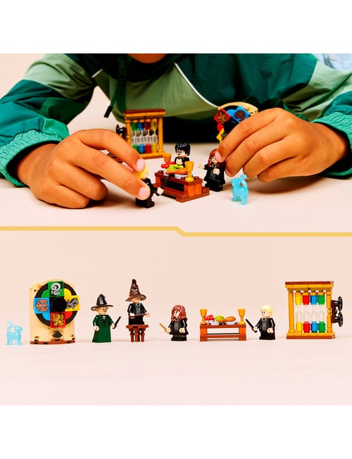 LEGO Harry Potter Hogwarts: Sorting Hat Ceremony, 76460 product photo View 04 L