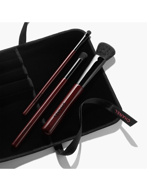 CHANEL LES PINCEAUX ROUGE NOIR 3 Professional Makeup Brushes product photo View 02 L