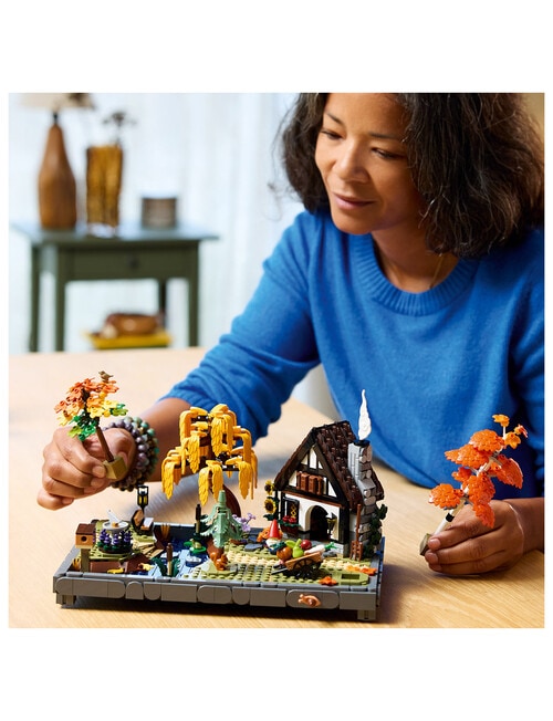 Lego Icons Autumn Cottage Garden, 11372 product photo View 11 L