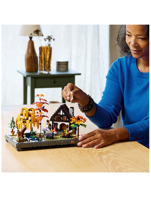 Lego Icons Autumn Cottage Garden, 11372 product photo View 12 L