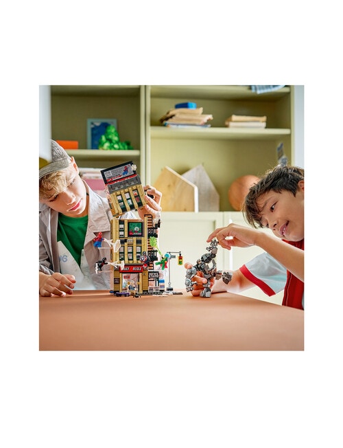 LEGO Superheroes Spider-Man vs. Mysterio: The Daily Bugle, 76342 product photo View 11 L