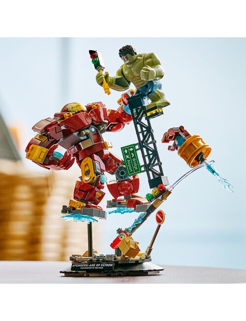 LEGO Superheroes Epic Battle: Hulkbuster vs. The Hulk, 76343 product photo View 05 L