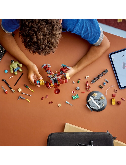 LEGO Superheroes Epic Battle: Hulkbuster vs. The Hulk, 76343 product photo View 09 L