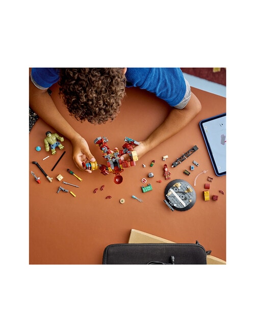 LEGO Superheroes Epic Battle: Hulkbuster vs. The Hulk, 76343 product photo View 09 L