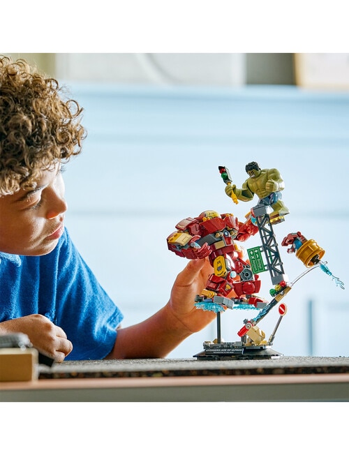 LEGO Superheroes Epic Battle: Hulkbuster vs. The Hulk, 76343 product photo View 10 L