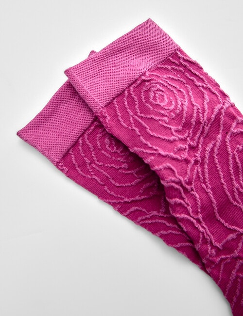 Jockey Woman Prem Fashion Crew Socks, Rose, 3-8 product photo View 04 L