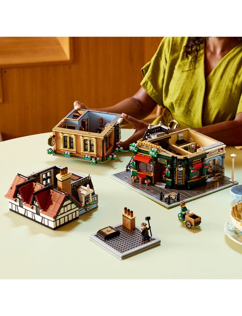 Lego Icons Tudor Corner, 10350 product photo View 09 L