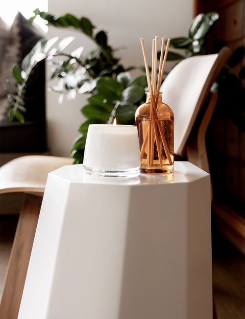 The Aromatherapy Co. Therapy Embrace Candle, Vanille & Hazelnut Ambre, 260g product photo View 04 L