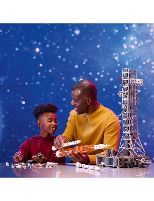 Lego Icons NASA Artemis Space Launch System, 10341 product photo View 07 L
