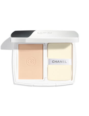 CHANEL &Eacute;CLAT PREMIER BRIGHT COMPACT FOUNDATION Long-Lasting Brightening And Correcting Compact Foundation product photo