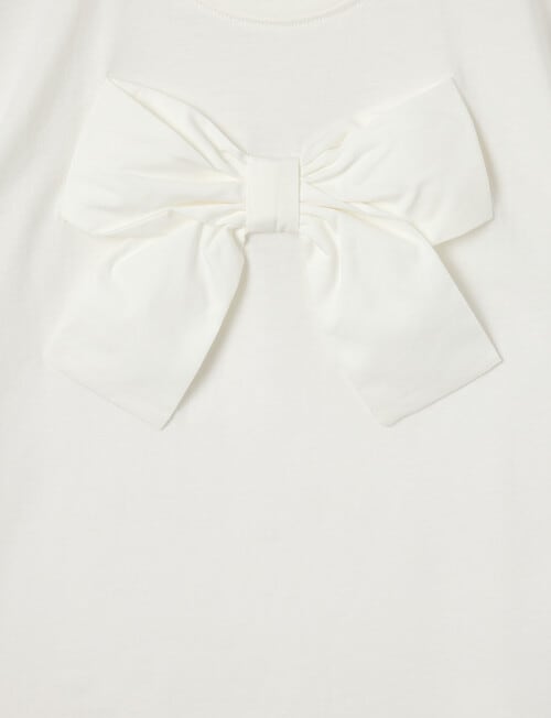 Mac & Ellie Applique Bow Short Sleeve Boxy Tee, White product photo View 02 L