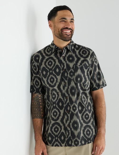 Kauri Trail Ikat Print Short Sleeve Shirt, Black product photo