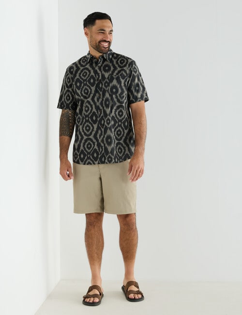 Kauri Trail Ikat Print Short Sleeve Shirt, Black product photo View 03 L