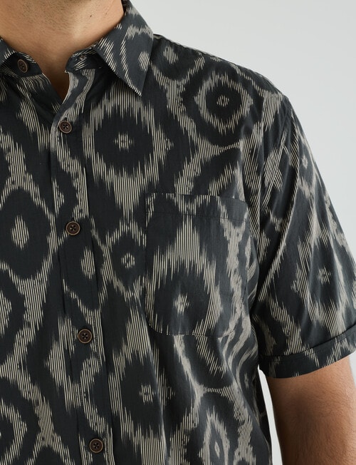 Kauri Trail Ikat Print Short Sleeve Shirt, Black product photo View 04 L