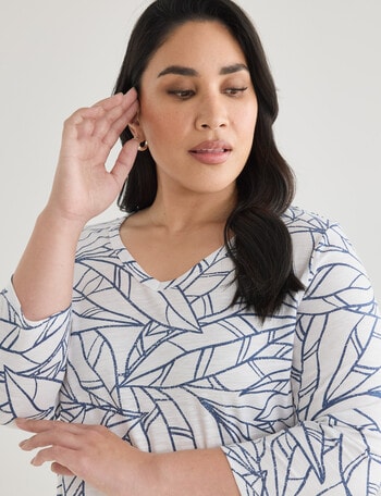 Studio Curve Organic Cotton 3/4 Sleeve V-neck Tee, White product photo