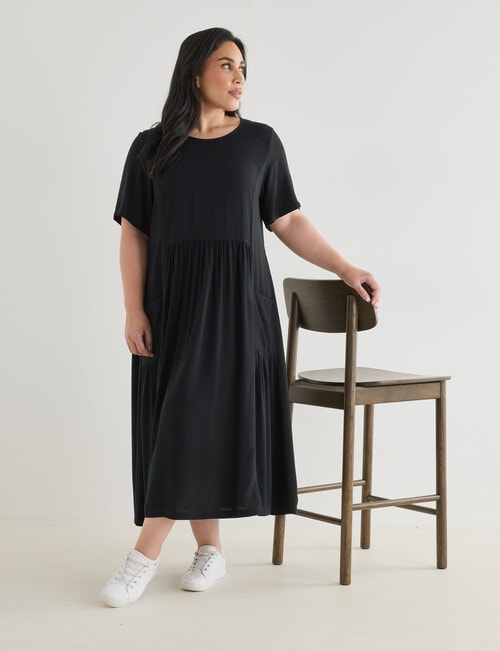 Studio Curve Short Sleeve Oversized Pocket Dress, Black product photo View 03 L