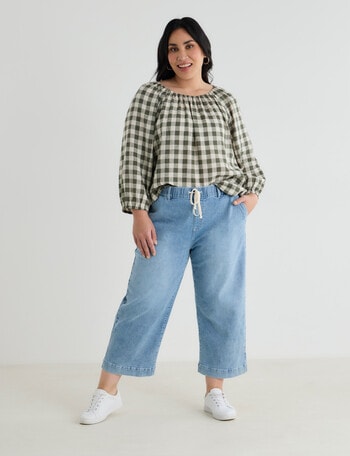 Studio Curve Cropped Weekend Jean, Light Blue product photo