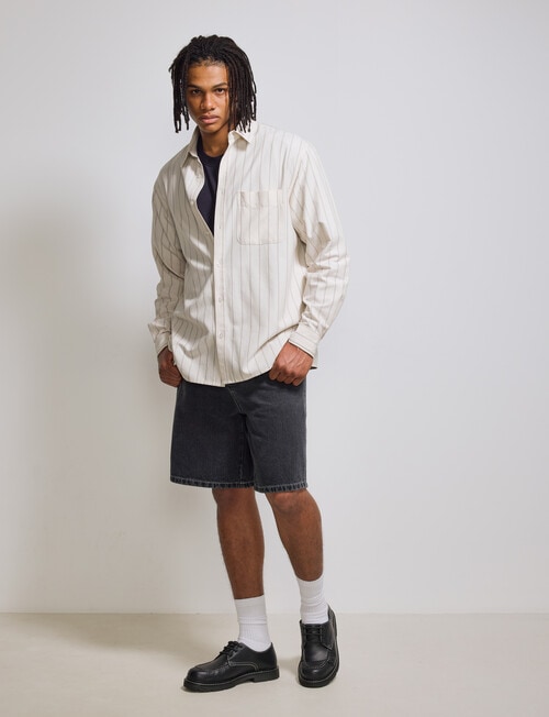 AIR SPACE Carpenter Denim Short, Black Rinse product photo View 08 L