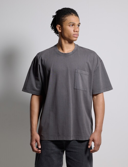 AIR SPACE Oversized Washed Tee, Black product photo View 03 L