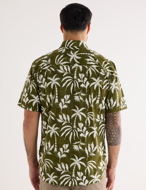 Kauri Trail Palms Short Sleeve Shirt, Olive product photo View 02 L