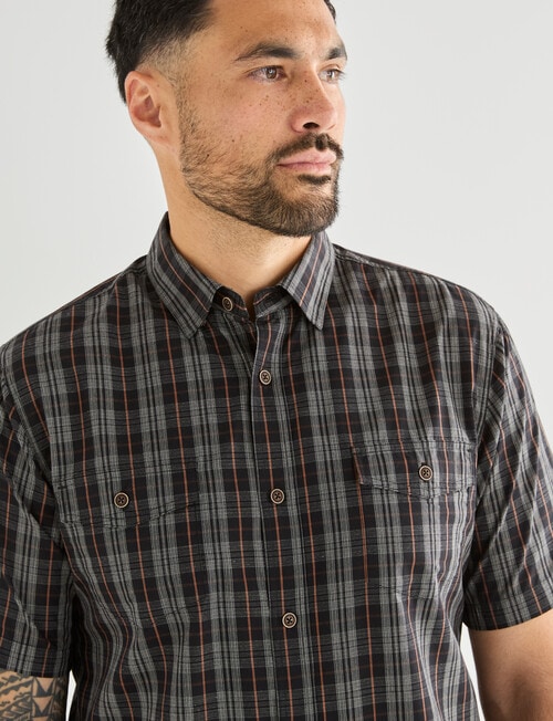 Kauri Trail Cooper Short Sleeve Shirt, Black product photo View 04 L