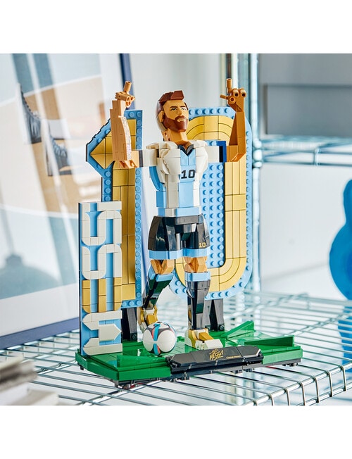 LEGO Lionel Messi, Soccer Legend, 43015 product photo View 05 L