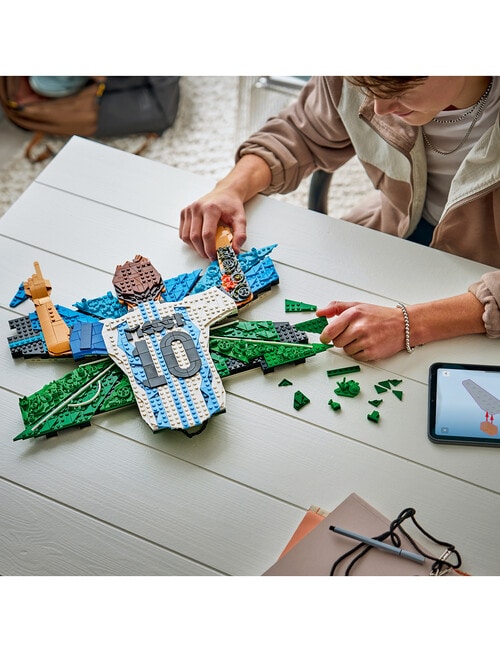 LEGO Editions Editions Lionel Messi Celebration, 43018 product photo View 03 L