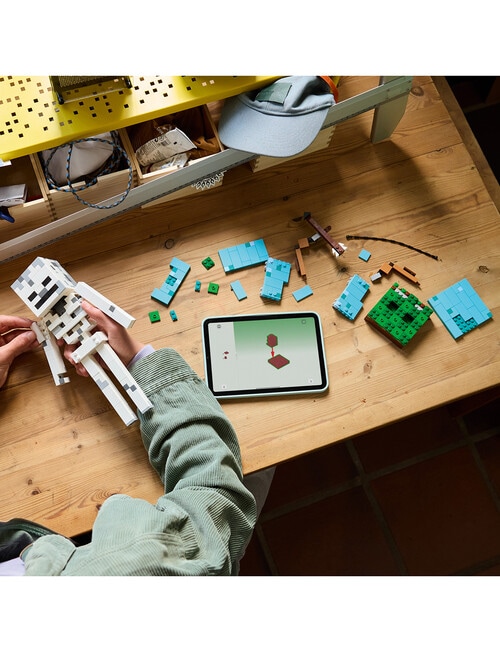 LEGO Minecraft Minecraft&reg; The Skeleton Gaming D&eacute;cor, 21594 product photo View 03 L