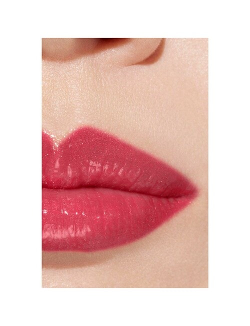 CHANEL ROUGE COCO BAUME - SHINE Hydrating Beautifying Tinted Lip Balm - Buildable Colour product photo View 04 L