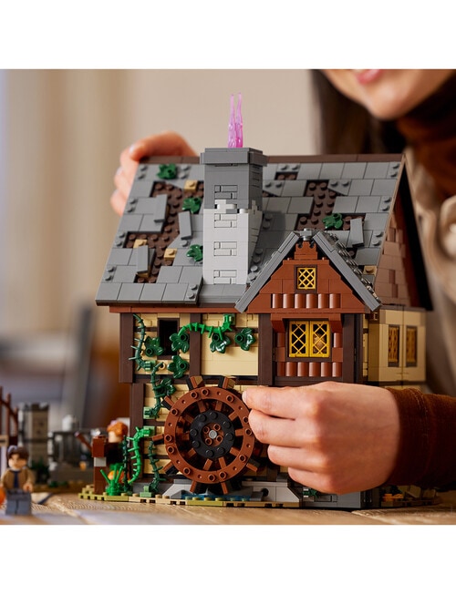 LEGO Ideas Hocus Pocus: The Sanderson Sisters' Cottage, 21341 product photo View 05 L