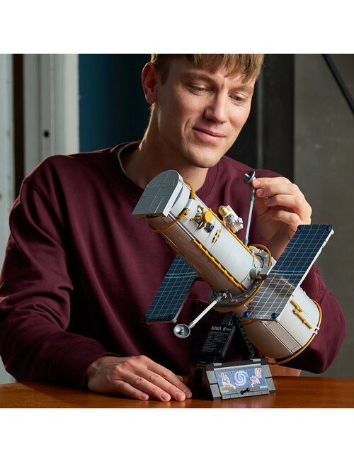 Lego Icons Hubble Space Telescope, 11382 product photo View 05 L