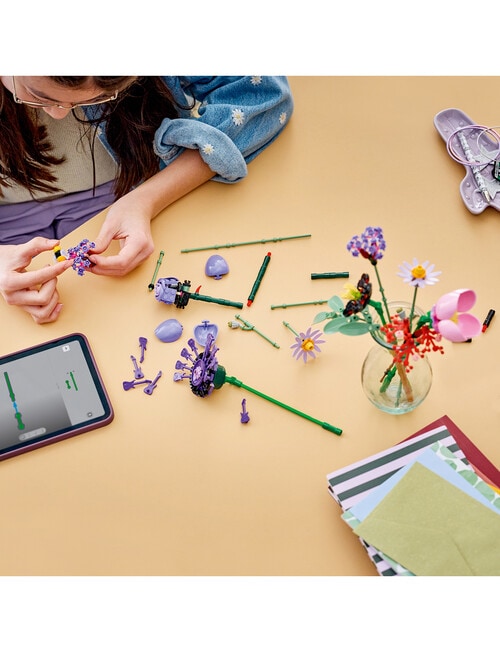 LEGO Botanicals Olivia Rodrigos Flower Bouquet, 11507 product photo View 03 L