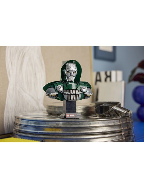 Lego Marvel Heroes Doctor Doom Bust, 76345 product photo View 03 L