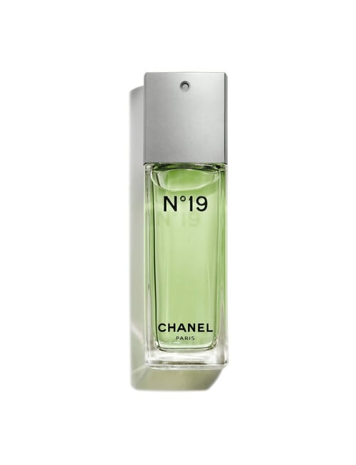 CHANEL N&deg;19 Eau de Toilette Spray product photo