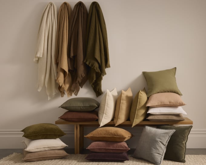 Lounge Cushions & Throws